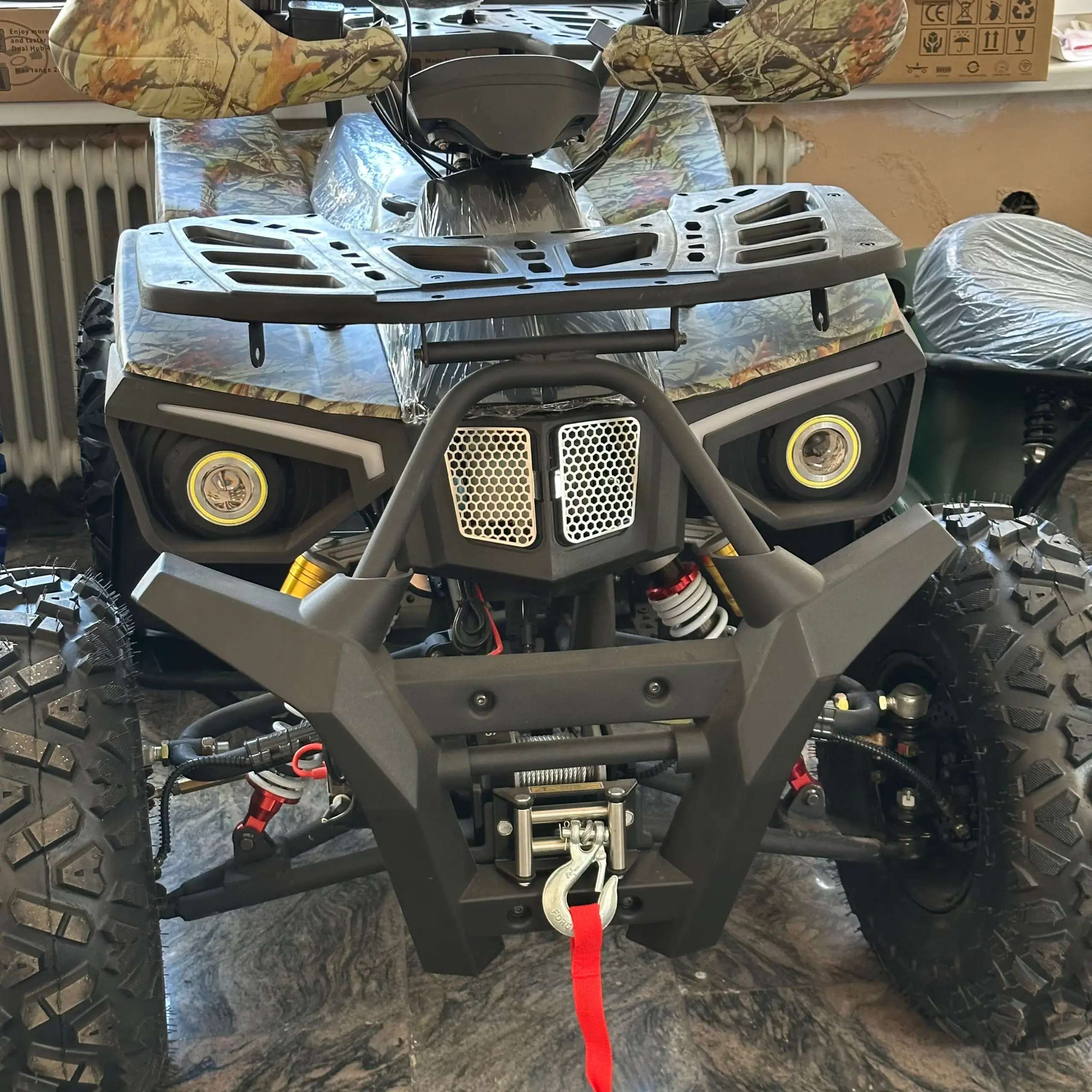 Quad mit Stoßstange und Seilwinde im Lager Frankfurt